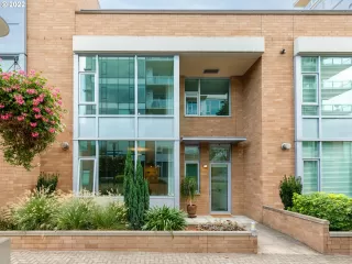 Photo #4: 23121318 Listing