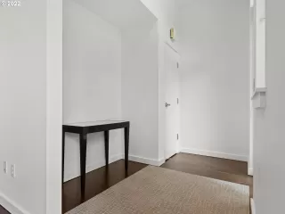 Photo #5: 23121318 Listing