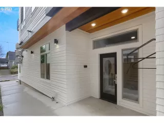 Photo #3: 23121471 Listing