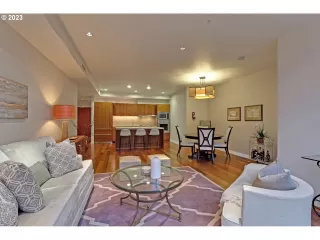 Photo #5: 23121754 Listing