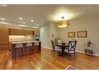 Photo #6: 23121754 Listing