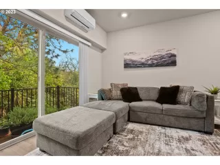 Photo #3: 23121957 Listing