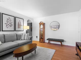 Photo #3: 23122172 Listing