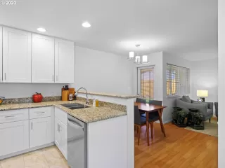 Photo #6: 23122172 Listing