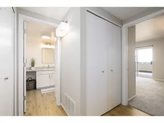 Photo #6: 23122479 Listing