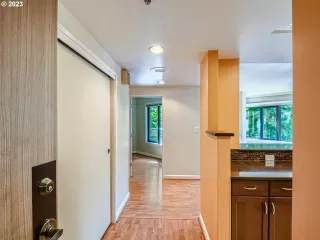 Photo #3: 23123451 Listing