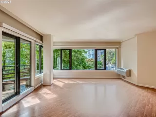 Photo #6: 23123451 Listing