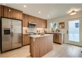 Photo #2: 23123805 Listing 