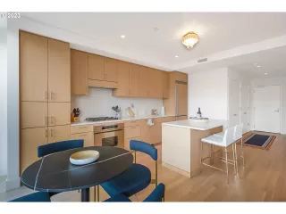 Photo #4: 23123944 Listing