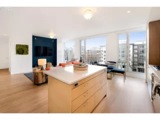 Photo #5: 23123944 Listing