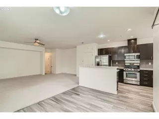 Photo #5: 23124309 Listing 