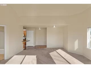 Photo #3: 23124924 Listing