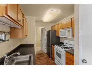 Photo #5: 23124924 Listing