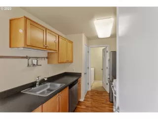 Photo #6: 23124924 Listing