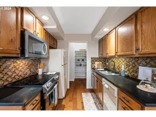 Photo #2: 23125212 Listing