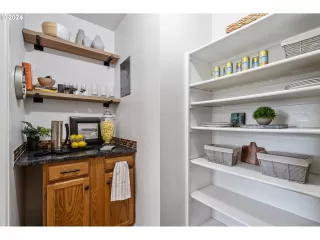 Photo #3: 23125212 Listing