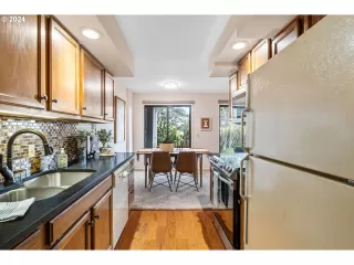 Photo #5: 23125212 Listing