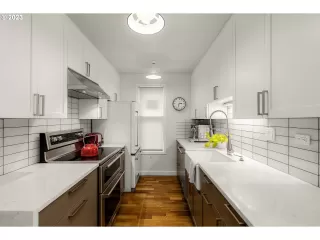 Photo #2: 23125469 Listing 