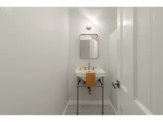 Photo #5: 23125469 Listing 