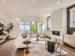 Photo #2: 23125742 Listing