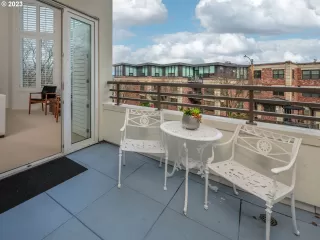 Photo #6: 23126398 Listing