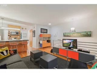 Photo #4: 23126481 Listing