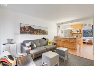 Photo #5: 23126481 Listing