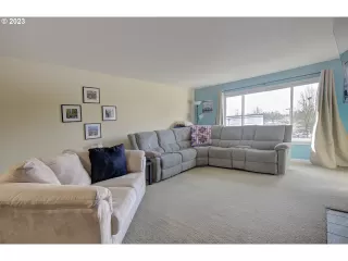 Photo #3: 23126784 Listing