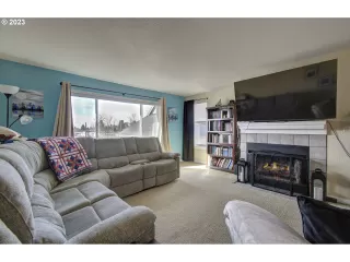 Photo #4: 23126784 Listing