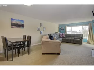 Photo #5: 23126784 Listing