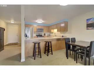 Photo #6: 23126784 Listing