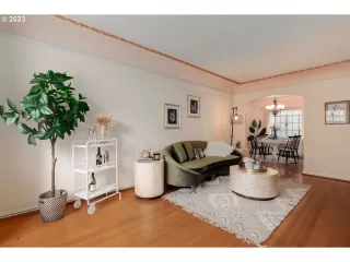 Photo #4: 23126849 Listing