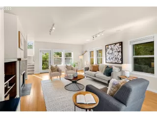 Photo #3: 23126914 Listing