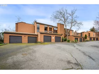 Photo #2: 23127310 Listing