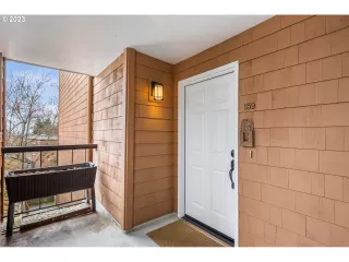 Photo #4: 23127310 Listing