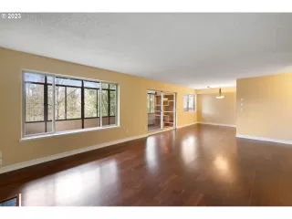 Photo #6: 23127310 Listing