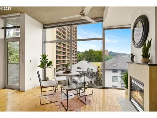 Photo #5: 23127422 Listing