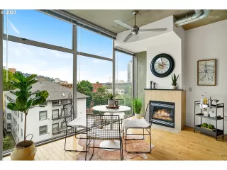 Photo #6: 23127422 Listing