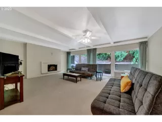 Photo #1: 23128003 Listing