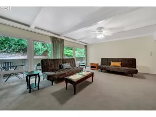 Photo #2: 23128003 Listing