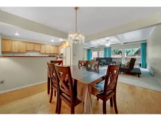 Photo #5: 23128003 Listing