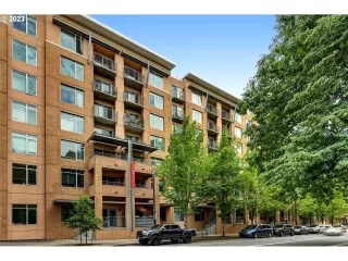 Photo #4: 23128107 Listing