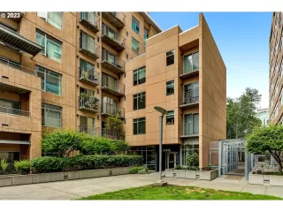 Photo #6: 23128107 Listing