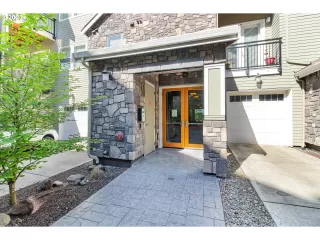 Photo #2: 23128449 Listing