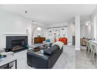 Photo #5: 23128449 Listing