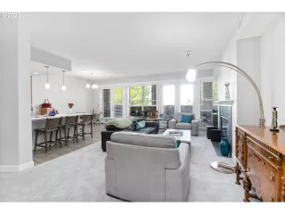 Photo #6: 23128449 Listing