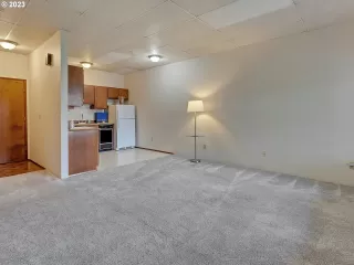 Photo #6: 23128582 Listing