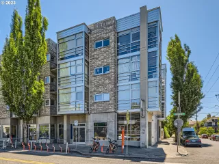 Photo #1: 23128981 Listing 