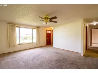 Photo #4: 23129274 Listing