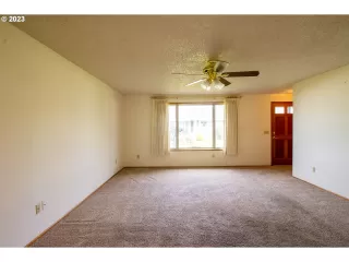 Photo #5: 23129274 Listing